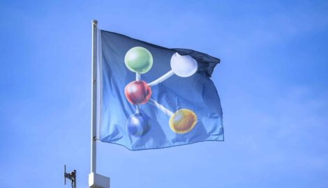 Ihr komplettes Leistungsspektrum und die ganze Vielfalt innovativer Anwendungen präsentiert die Kunststoff- und Kautschukbranche auf ihrer weltweit wichtigsten Messe, der K 2022, vom 19. bis 26. Oktober in Düsseldorf. 3.037 Aussteller von allen Kontinenten stellen ihre neuesten Entwicklungen vor. Die Netto-Ausstellungsfläche liegt bei 179.000 Quadratmetern, allen Hallen inklusive Flächen im Freigelände sind komplett ausgebucht. Die Messe ist täglich von 10.00 bis 18.30 Uhr geöffnet. 
At K 2022, the most important trade fair worldwide from 19 to 26 October, the plastics and rubber industries present their entire performance spectrum and the whole diversity of innovative applications. 3.037 exhibitors from all continents introduce their latest development. The net exhibition area is 179,000 square metres, all halls, including spaces in the outdoor areas, are fully booked. The fair is open daily from 10.00 to 18.30 hrs.
